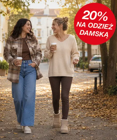 Damska jesienna stylizacja i dekoracyjne poduszki z dyniami